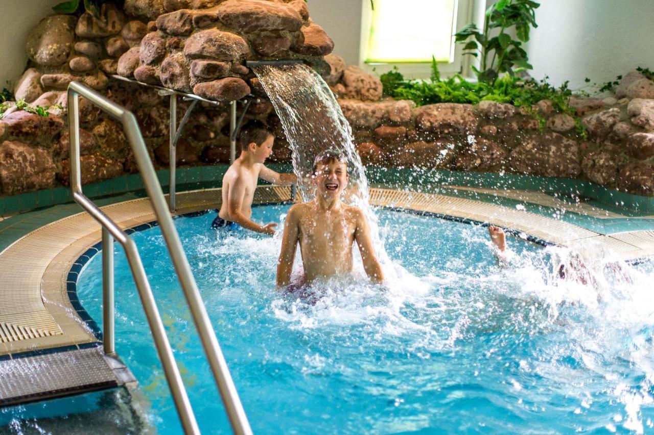 Family & Sporthotel Kaerntnerhof Бад Кляйнкирххайм Экстерьер фото