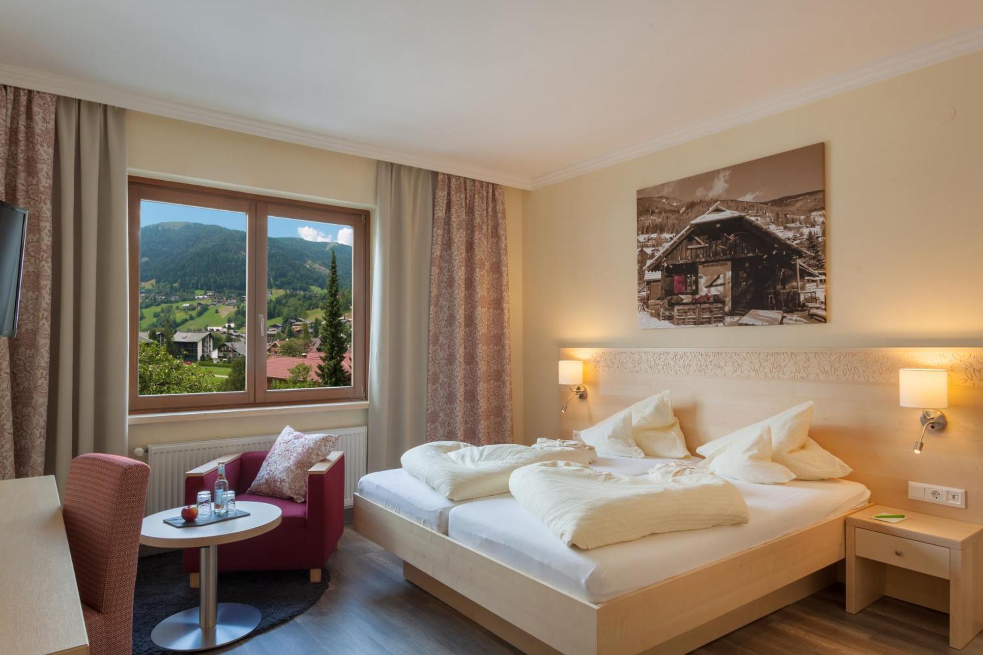 Family & Sporthotel Kaerntnerhof Бад Кляйнкирххайм Экстерьер фото