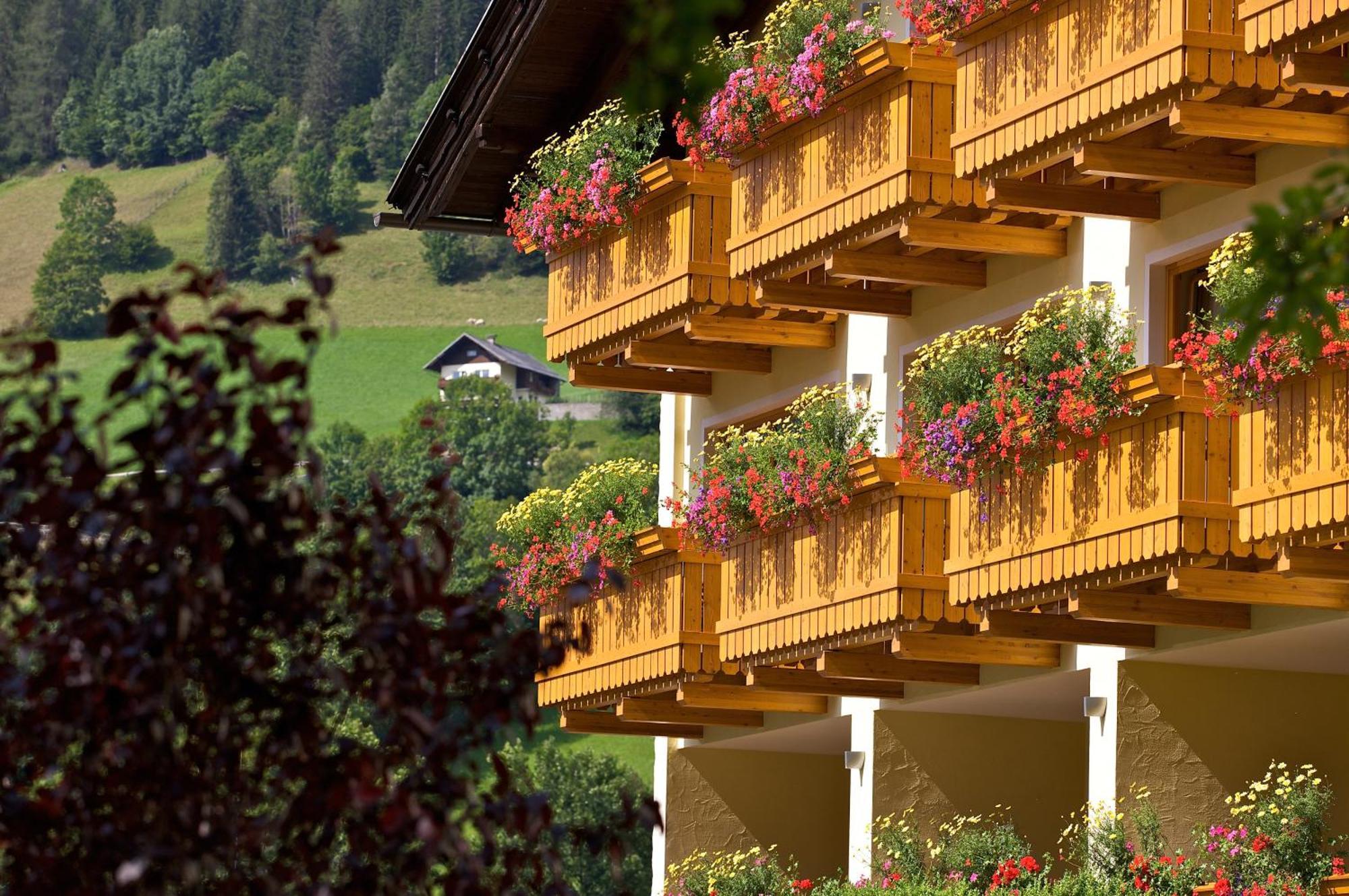 Family & Sporthotel Kaerntnerhof Бад Кляйнкирххайм Экстерьер фото