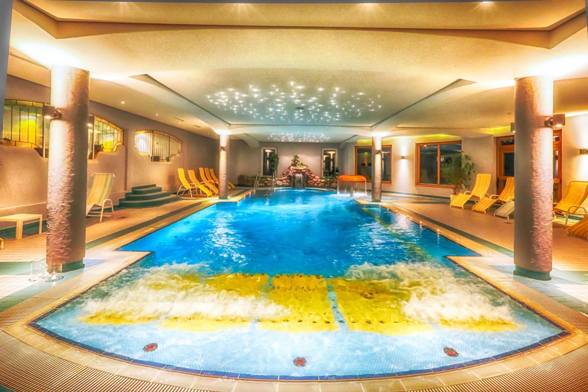 Family & Sporthotel Kaerntnerhof Бад Кляйнкирххайм Экстерьер фото