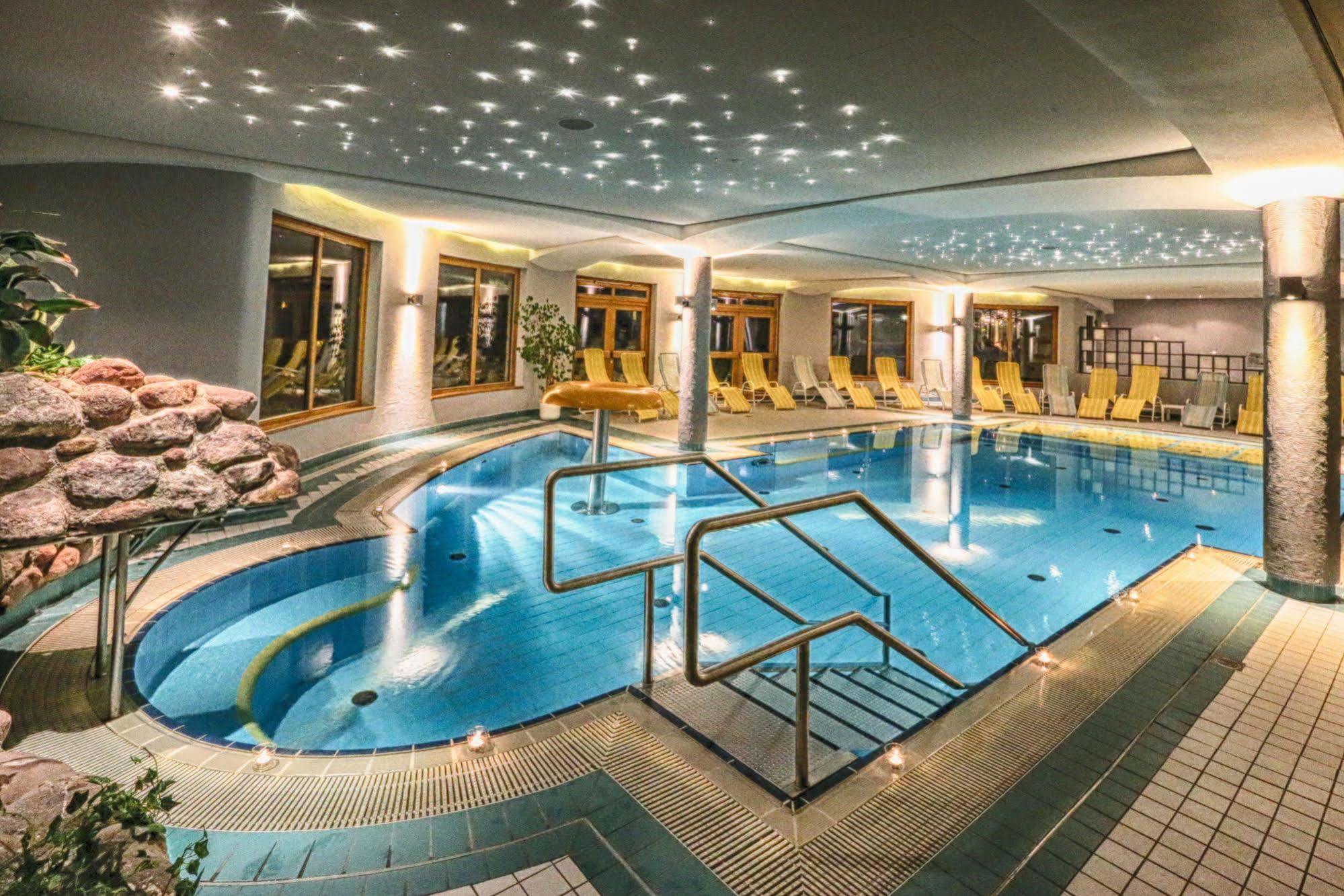 Family & Sporthotel Kaerntnerhof Бад Кляйнкирххайм Экстерьер фото
